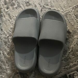 Joomra unisex cloud slides